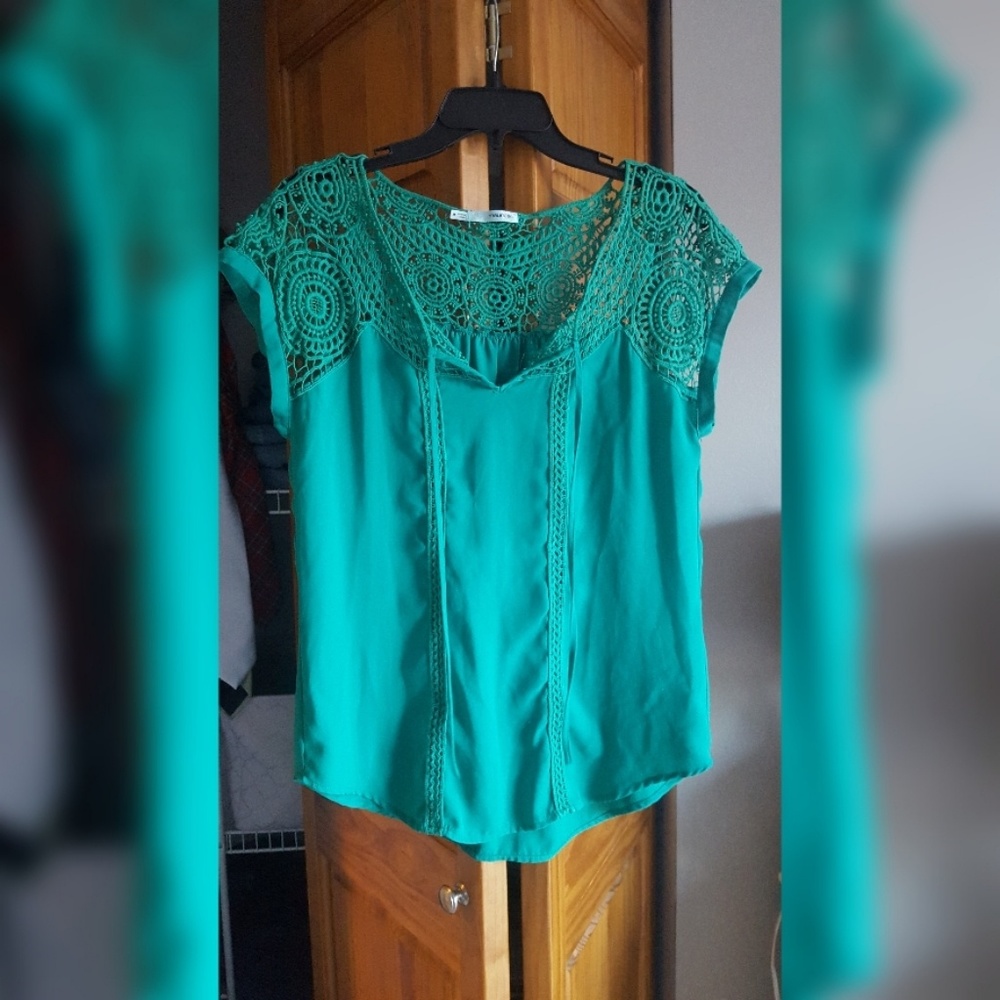 Kelly green blouse - Picture 4 of 6